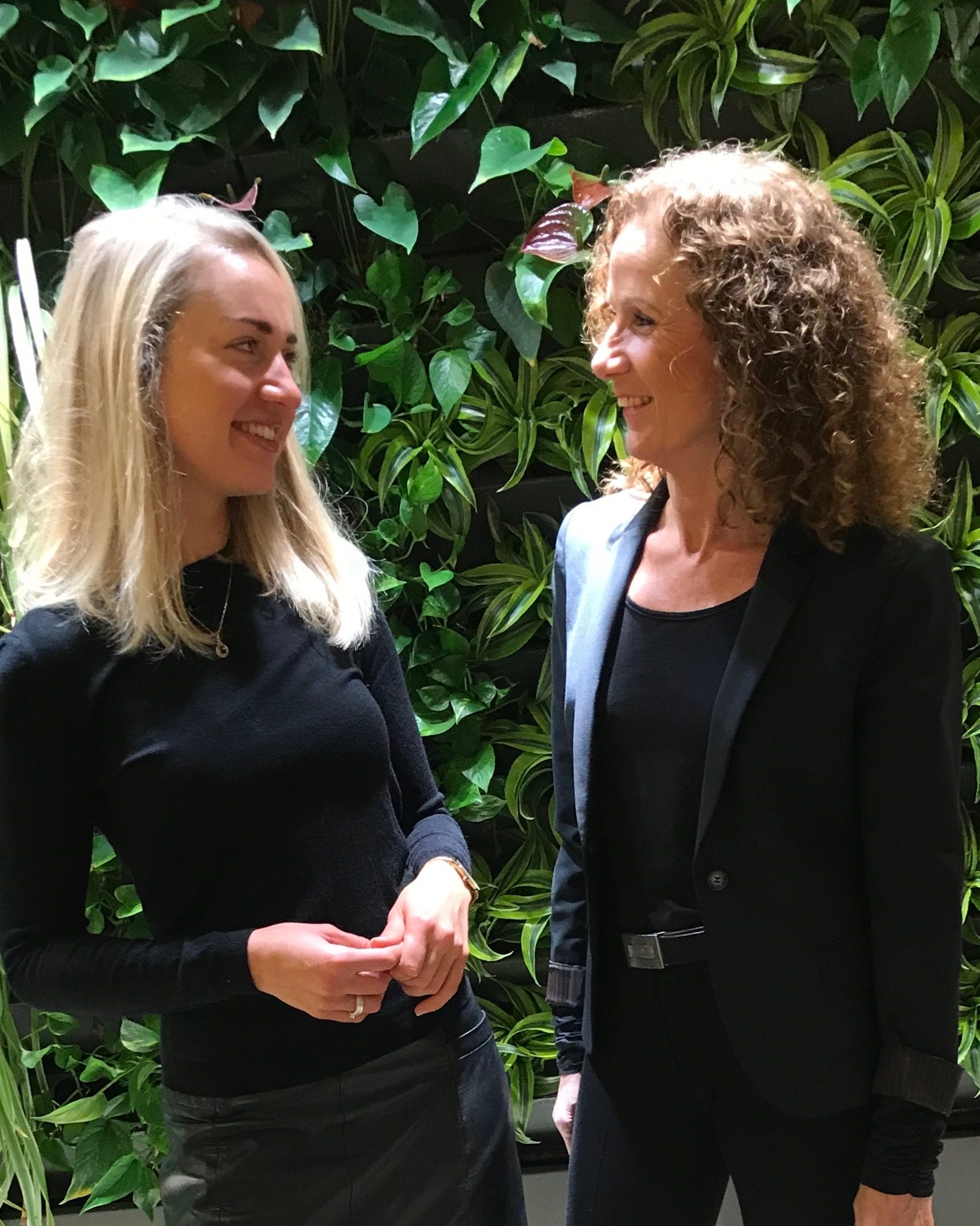 Maudy Willemen (Nuon) en Linda de Borst (IBM) delen een passie voor innovatie – en zijn geen nerdinnen